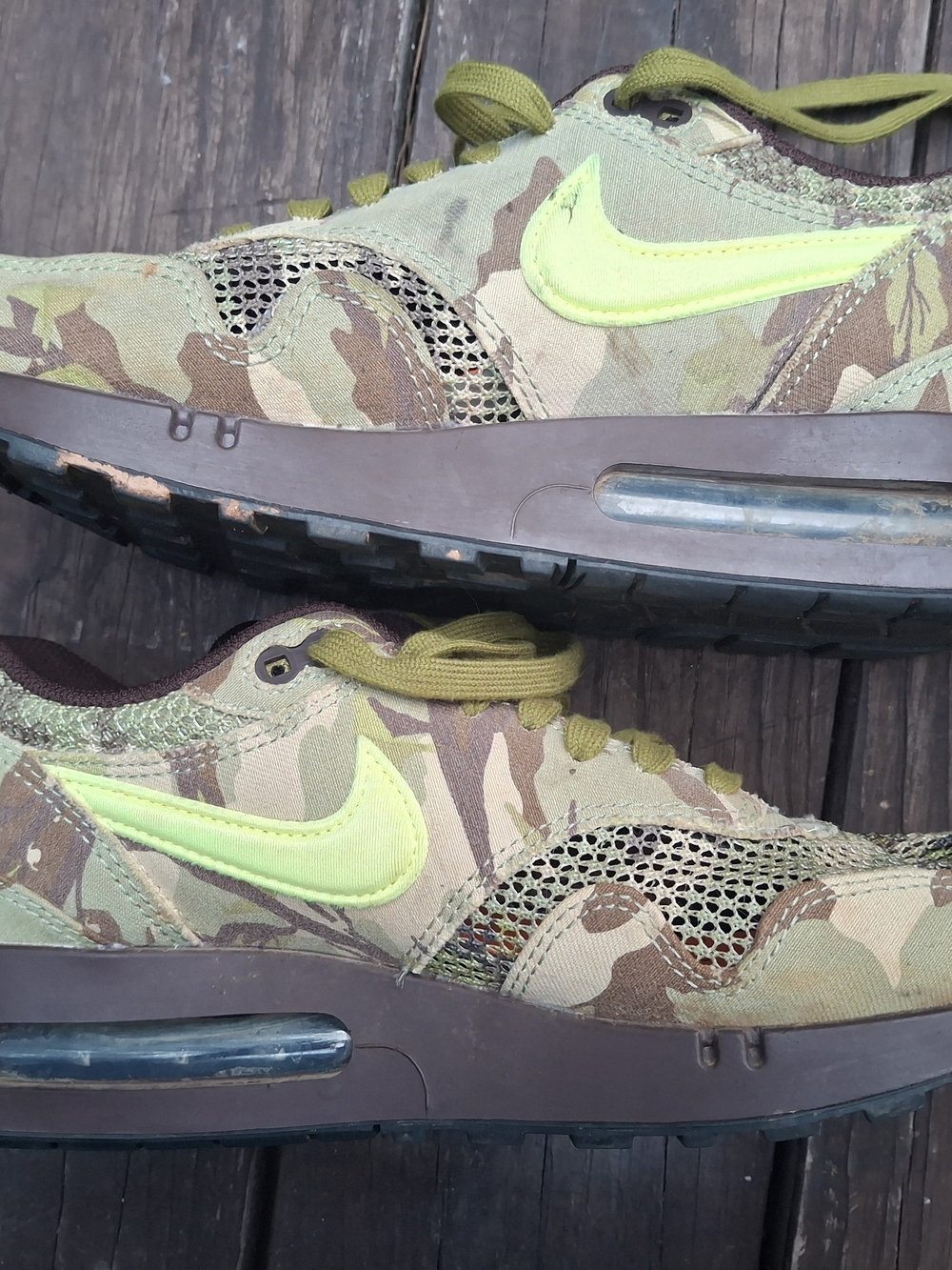 Nike Air Max 1 Men’s Camo Air Max Sneaker in Olive/Neon Size 9.5